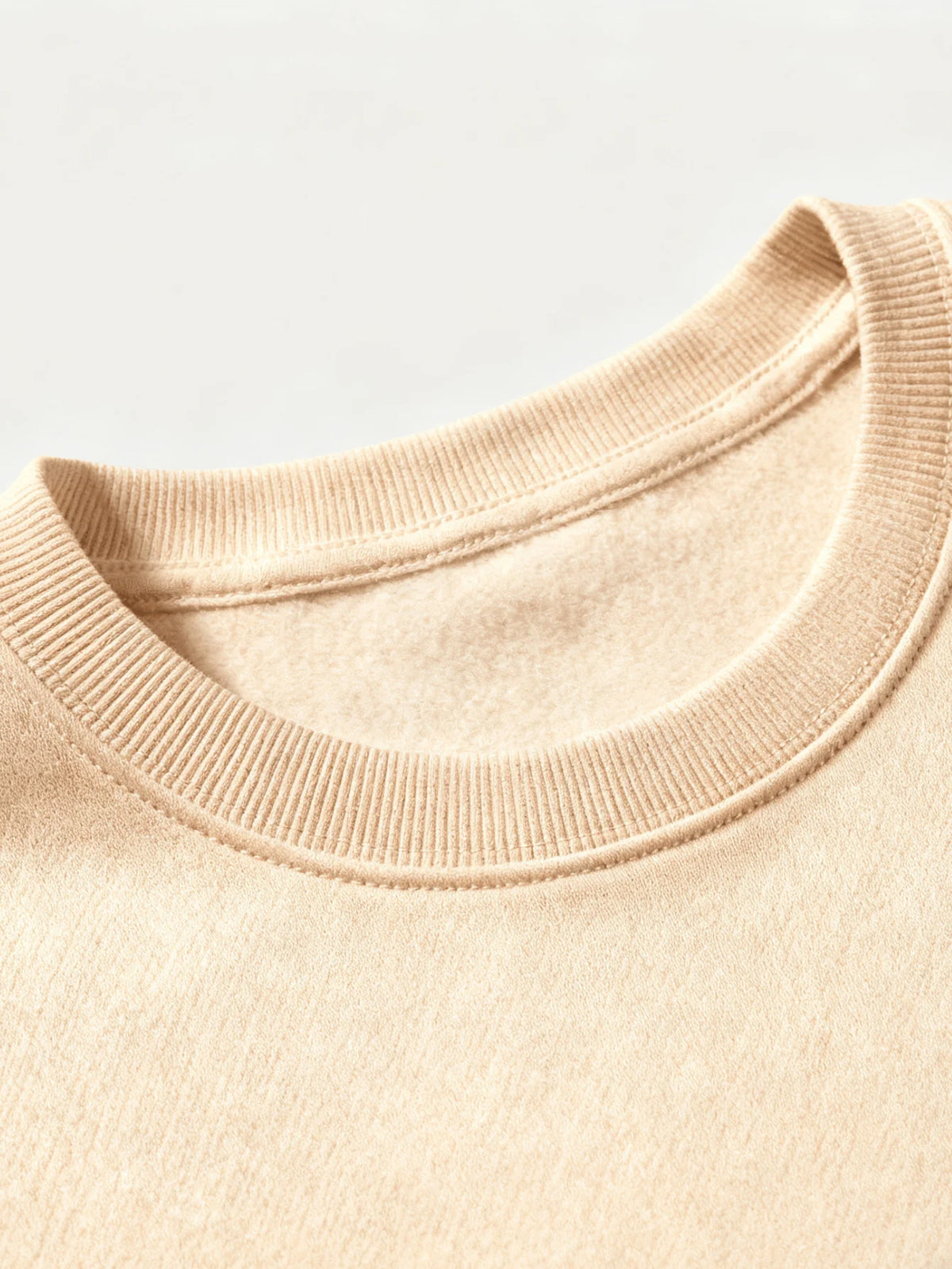 Women Crew Neck Sweatshirt, Khaki Hunting-Themed Wood Grain Print Lightweight Vintage Pullover, Casual for Hunting Enthusiasts, Available in Plus Sizes for Halloween and Christmas Festive Wear
