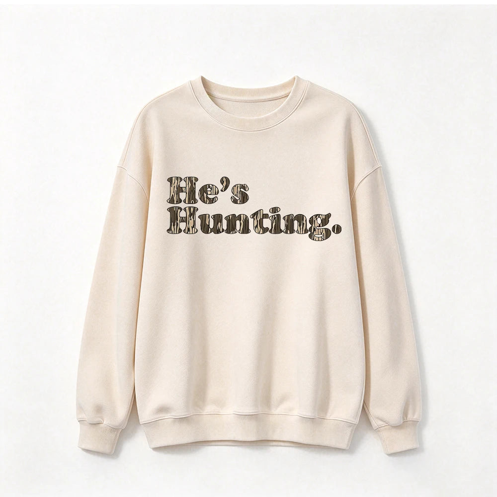 Women Crew Neck Sweatshirt, Khaki Hunting-Themed Wood Grain Print Lightweight Vintage Pullover, Casual for Hunting Enthusiasts, Available in Plus Sizes for Halloween and Christmas Festive Wear