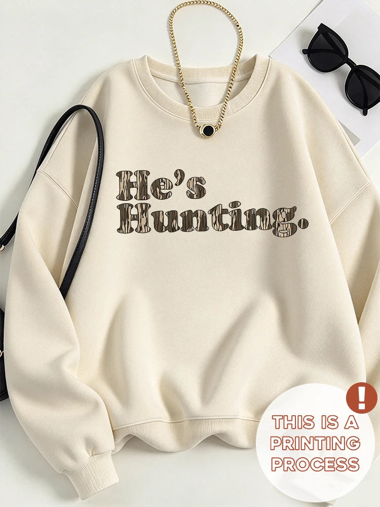 Women Crew Neck Sweatshirt, Khaki Hunting-Themed Wood Grain Print Lightweight Vintage Pullover, Casual for Hunting Enthusiasts, Available in Plus Sizes for Halloween and Christmas Festive Wear